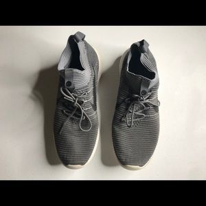 Nike Mens Gray Flyknit Shoes Size 10